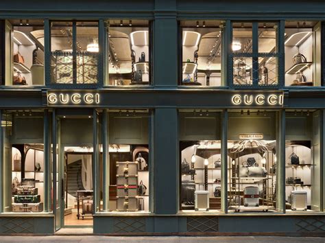 gucci valigeria paris|Gucci Opens First Stand.